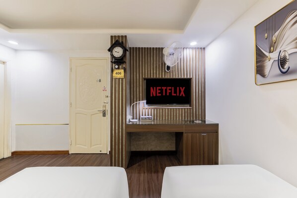 Luxury Room | Bar mini, peti besi dalam bilik, seterika/papan seterika, Wi-fi percuma 