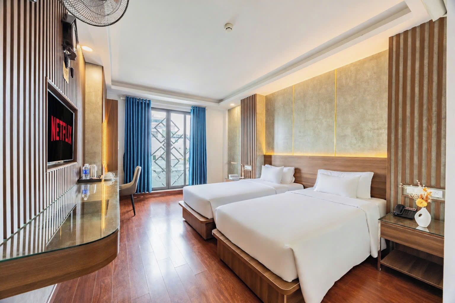 Premium Deluxe Twin | Minibar, in-room safe, iron/ironing board, free WiFi