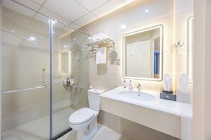 Premium Deluxe Twin | Bathroom | Shower, free toiletries, hair dryer, bathrobes - A25 Hotel - 274 De Tham (Ho Chi Minh City)