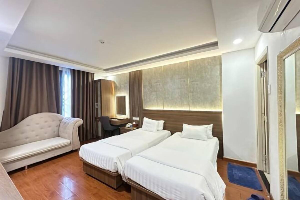Minibar, in-room safe, iron/ironing board, free WiFi
