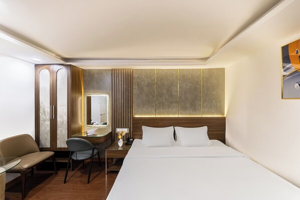 Luxury Double Room | Minibar, in-room safe, iron/ironing board, free WiFi - A25 Hotel - 274 De Tham (Ho Chi Minh City)