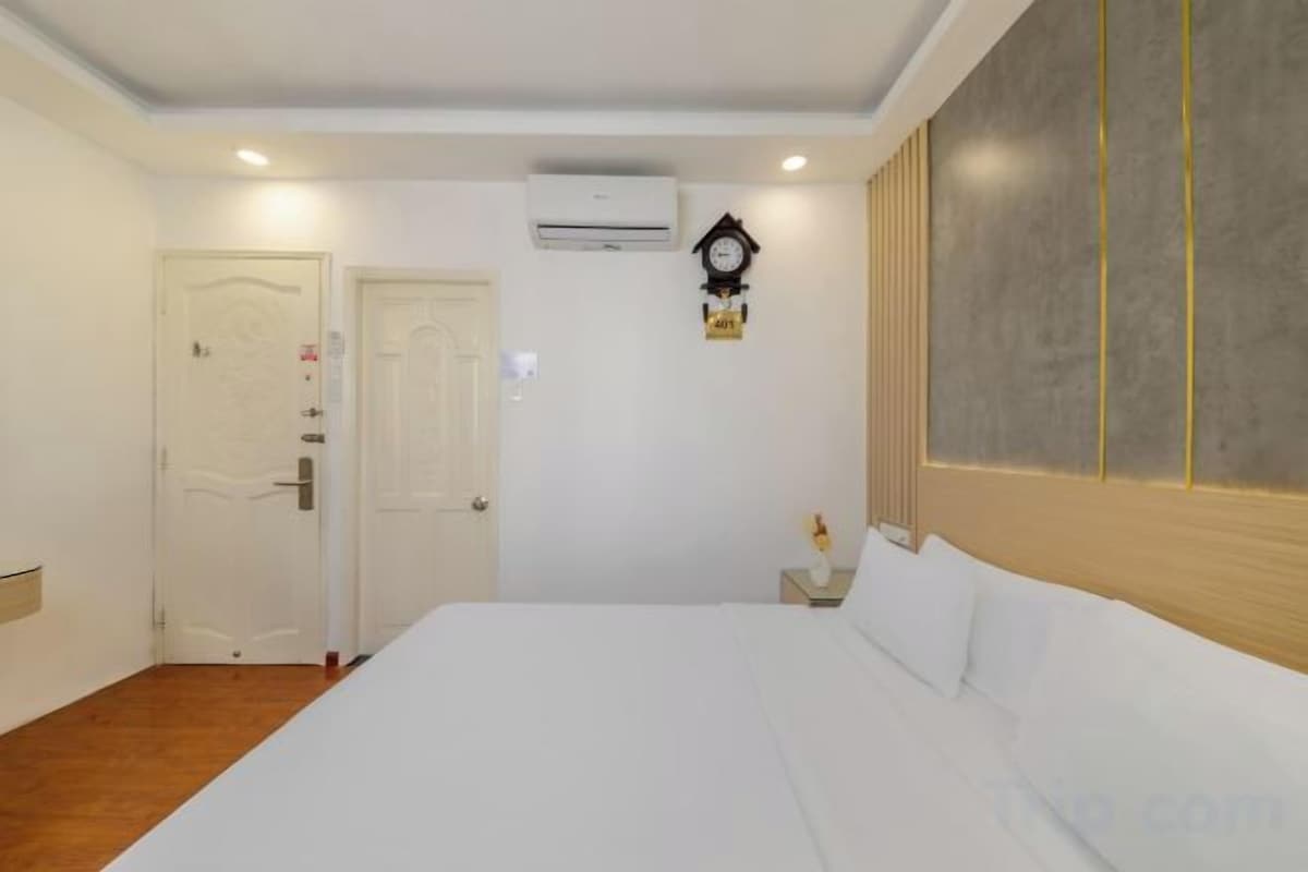 Minibar, in-room safe, iron/ironing board, travel cot