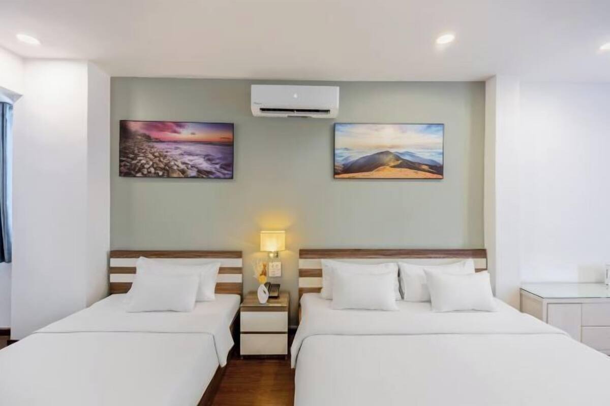 Minibar, in-room safe, iron/ironing board, free WiFi