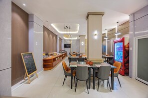 Frukost serveras