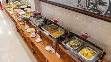 Free daily buffet breakfast
