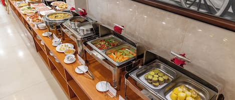 Free daily buffet breakfast