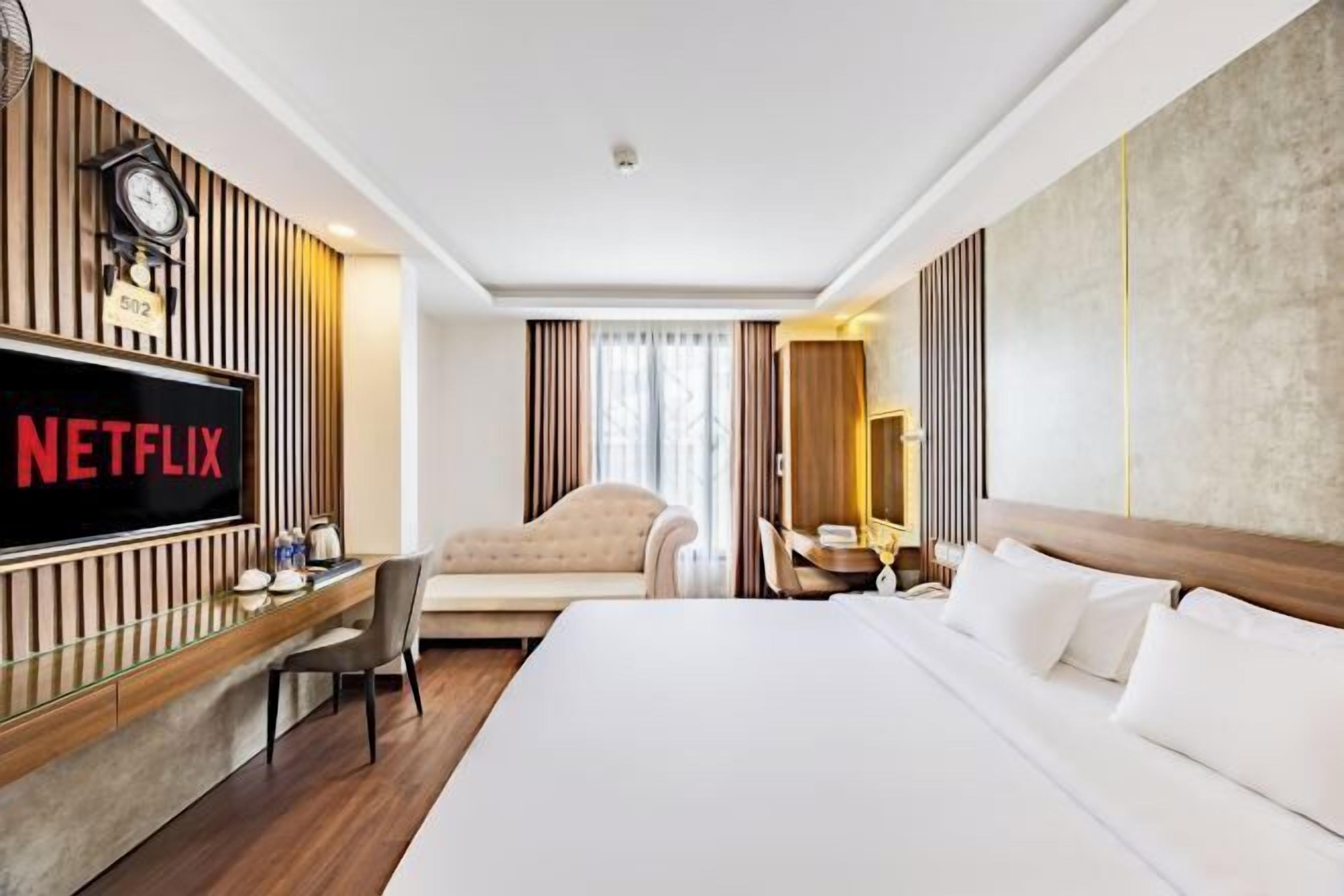 Minibar, két bảo mật tại phòng, bàn ủi/dụng cụ ủi quần áo 