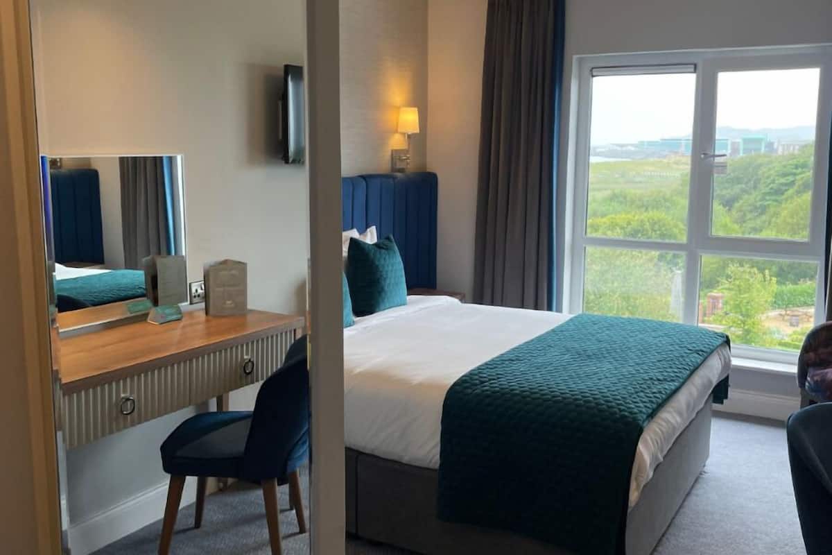 superior double room, 1 double bed, sea view | iron/ironing board, free wifi, bed sheets
