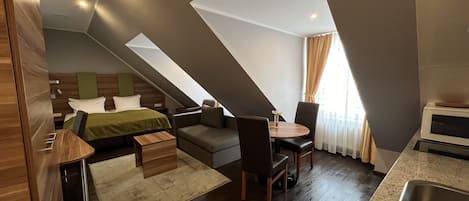 Quarto casal conforto (3 pax) | Roupas de cama antialérgicas, cofres nos quartos, escrivaninha