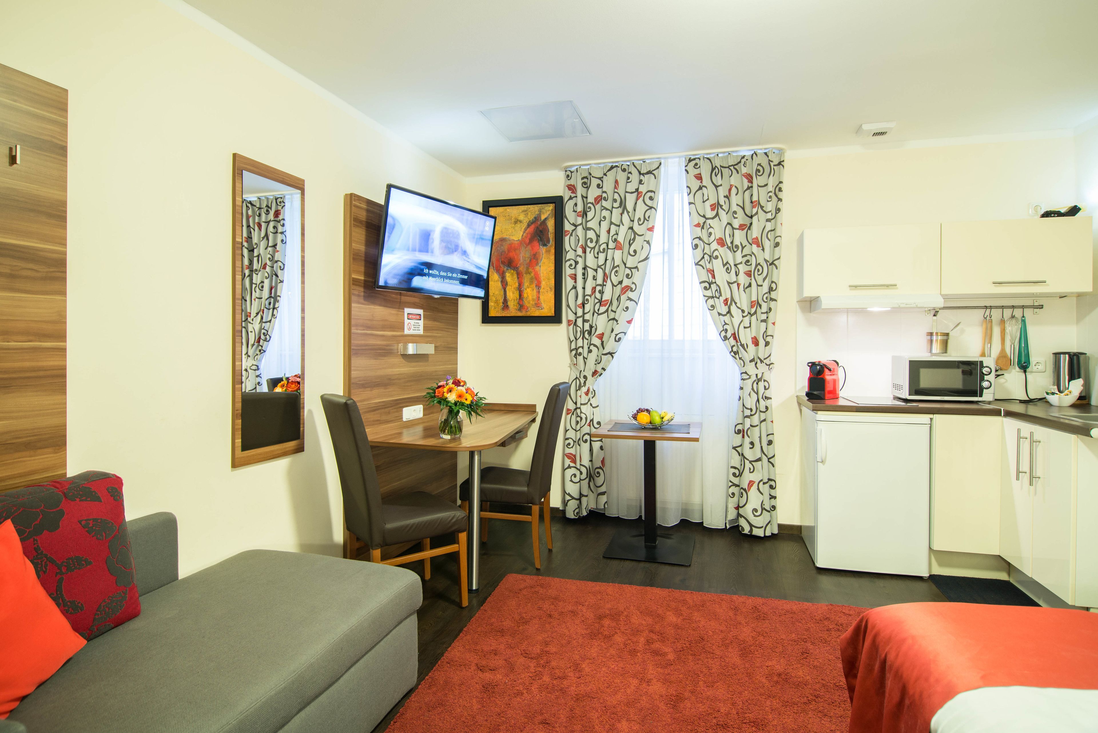 standard double room | private kitchen | fridge, coffee/tea maker