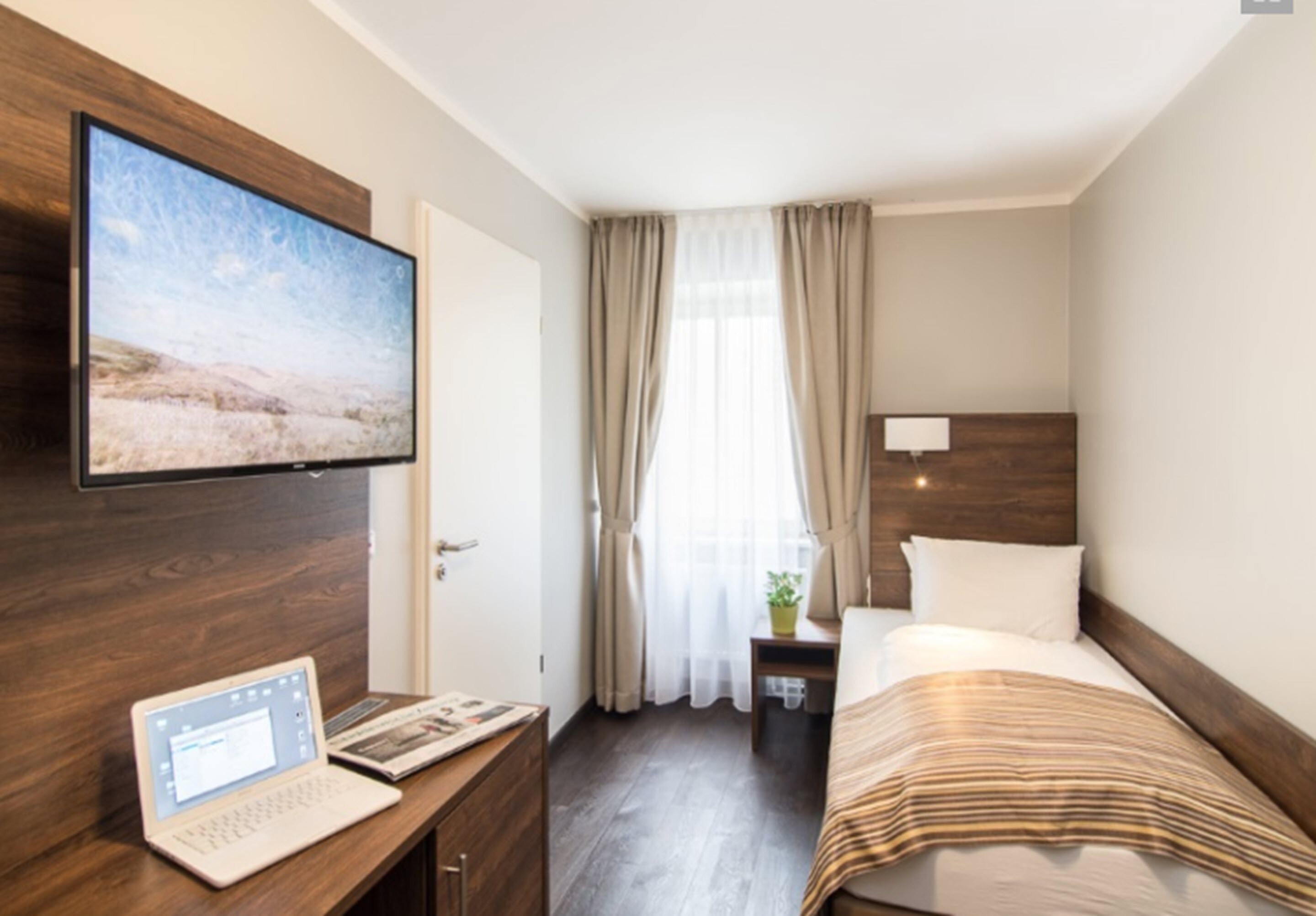 hypo-allergenic bedding, in-room safe, desk, blackout curtains