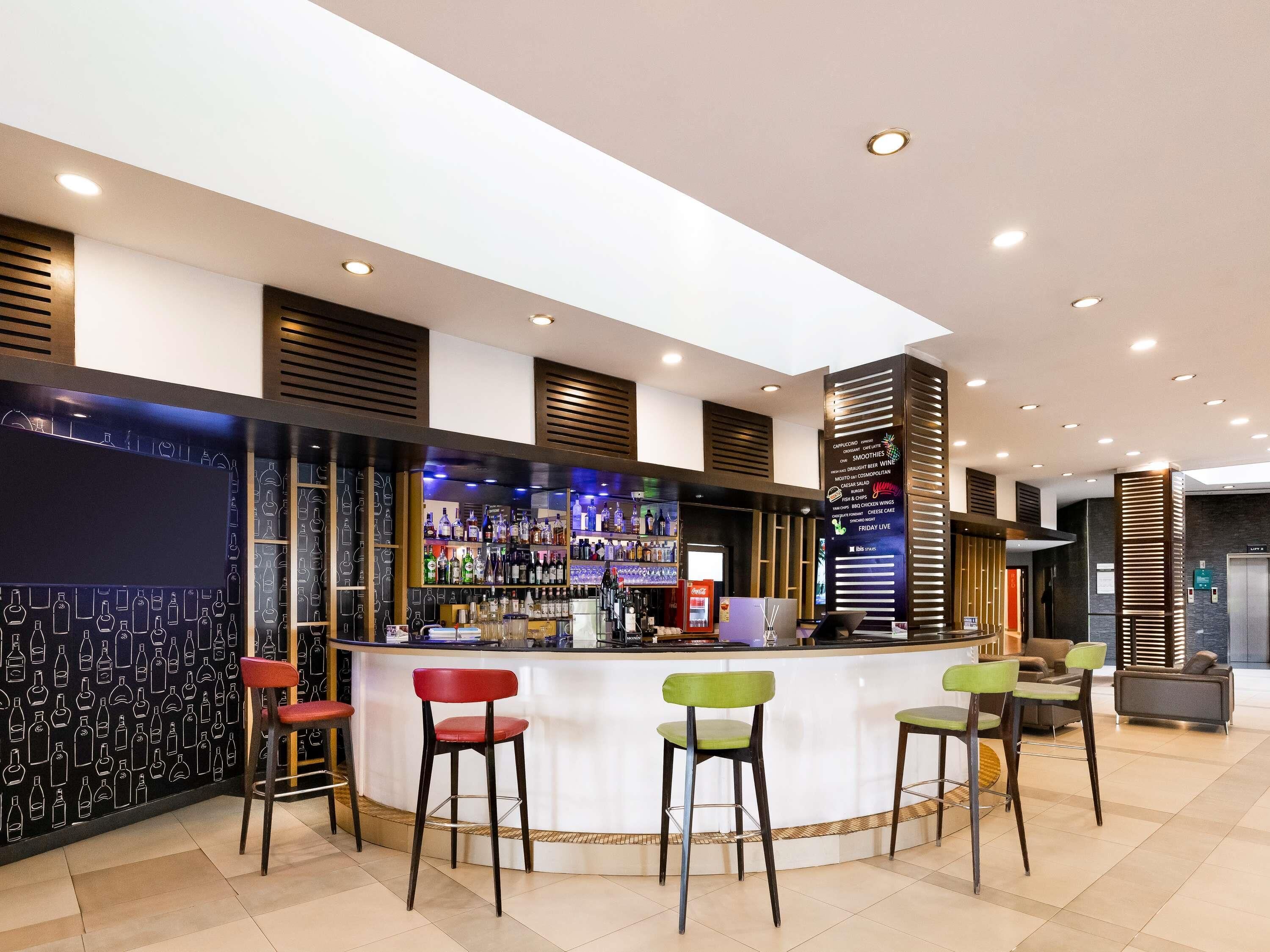 2 bars/lounges, poolside bar