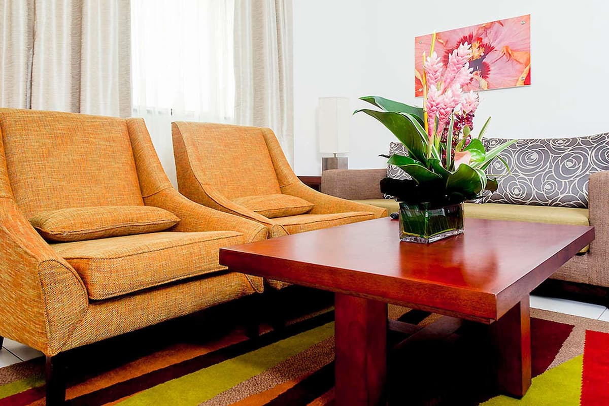 Premium bedding, in-room safe, desk, laptop workspace