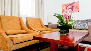 Junior-Suite | Hochwertige Bettwaren, Zimmersafe, Schreibtisch