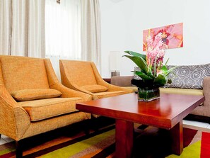 ジュニア スイート | 高級寝具、セーフティボックス (室内)、デスク、ノートパソコン用作業スペース