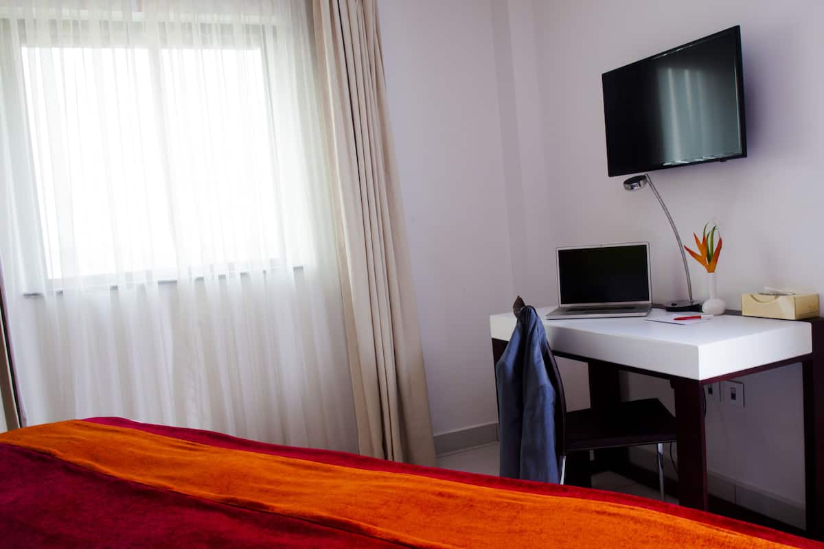 Junior Suite | 1 bedroom, premium bedding, in-room safe, desk