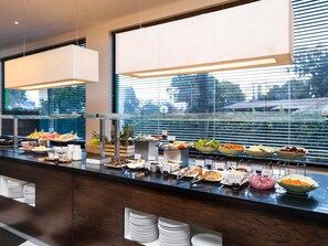 Daily buffet breakfast for a fee