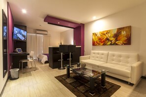 40-inch LED TV with digital channels, TV - Aqua Granada Hotel (Cali)