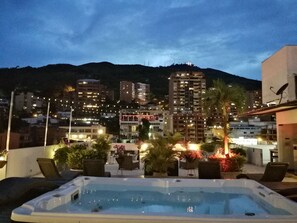 Outdoor spa tub - Aqua Granada Hotel (Cali)