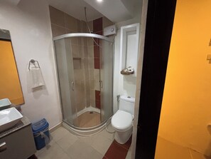 Grand Room, Non Smoking | Bathroom