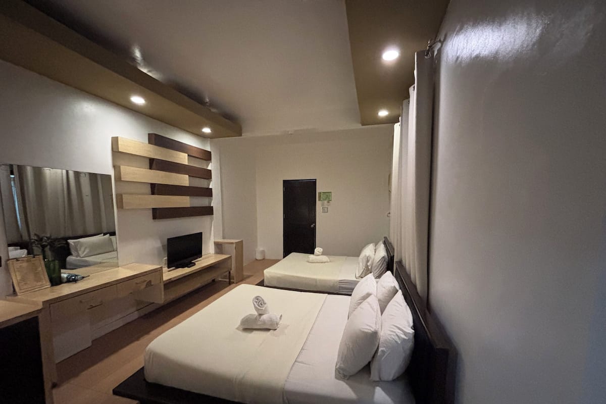 Superior Family Room | Minibar, caja de seguridad en la habitación, escritorio y wifi gratis