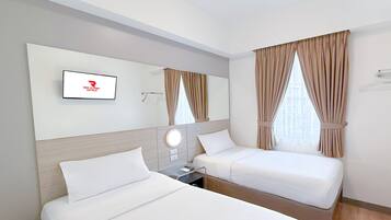 Premium bedding, in-room safe, desk, laptop workspace