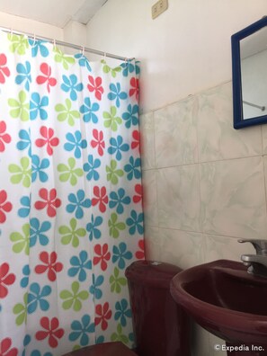 Standard Double Room | Bathroom | Shower