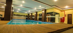 Indoor pool - THE 1O1 OJ Malang (Malang)