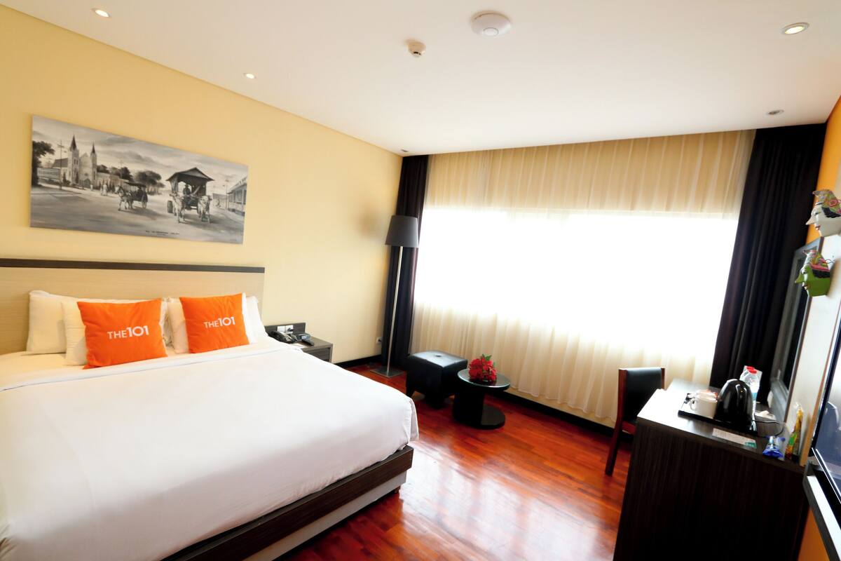 Minibar, in-room safe, desk, iron/ironing board (on request)