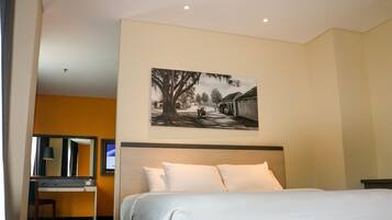 Junior Suite, 1 King Bed, Non Smoking | Minibar, in-room safe, desk, iron/ironing board