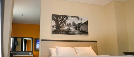 Junior Süit, 1 En Büyük (King) Boy Yatak, Sigara İçilmez | Minibar, odada kasa, masa, ütü/ütü masası