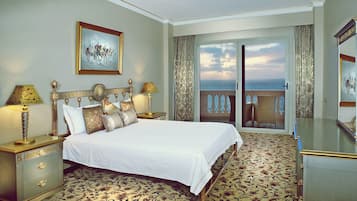 2 bedrooms, minibar, in-room safe, desk