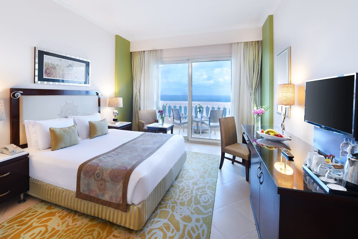 2 bedrooms, minibar, in-room safe, desk