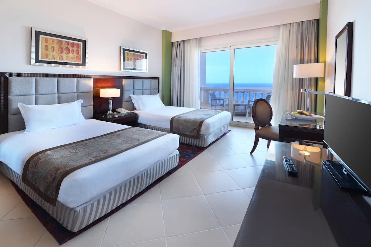 2 bedrooms, minibar, in-room safe, desk