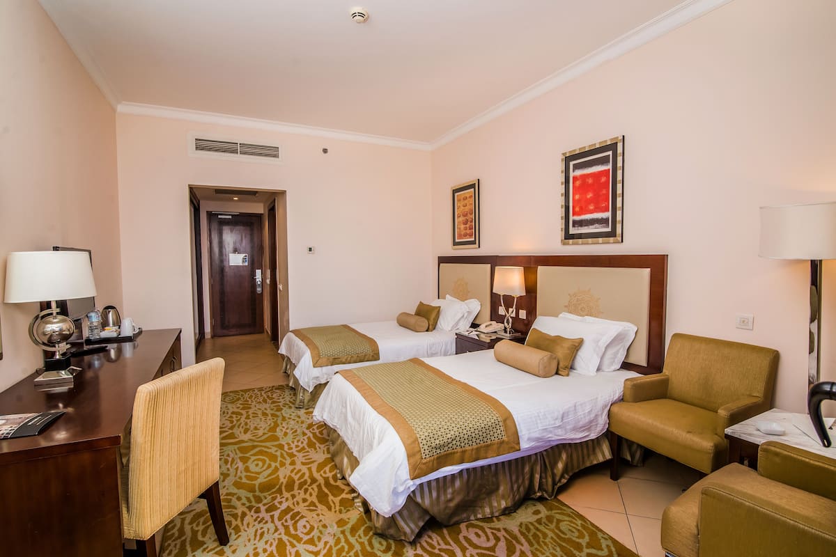 2 bedrooms, minibar, in-room safe, desk