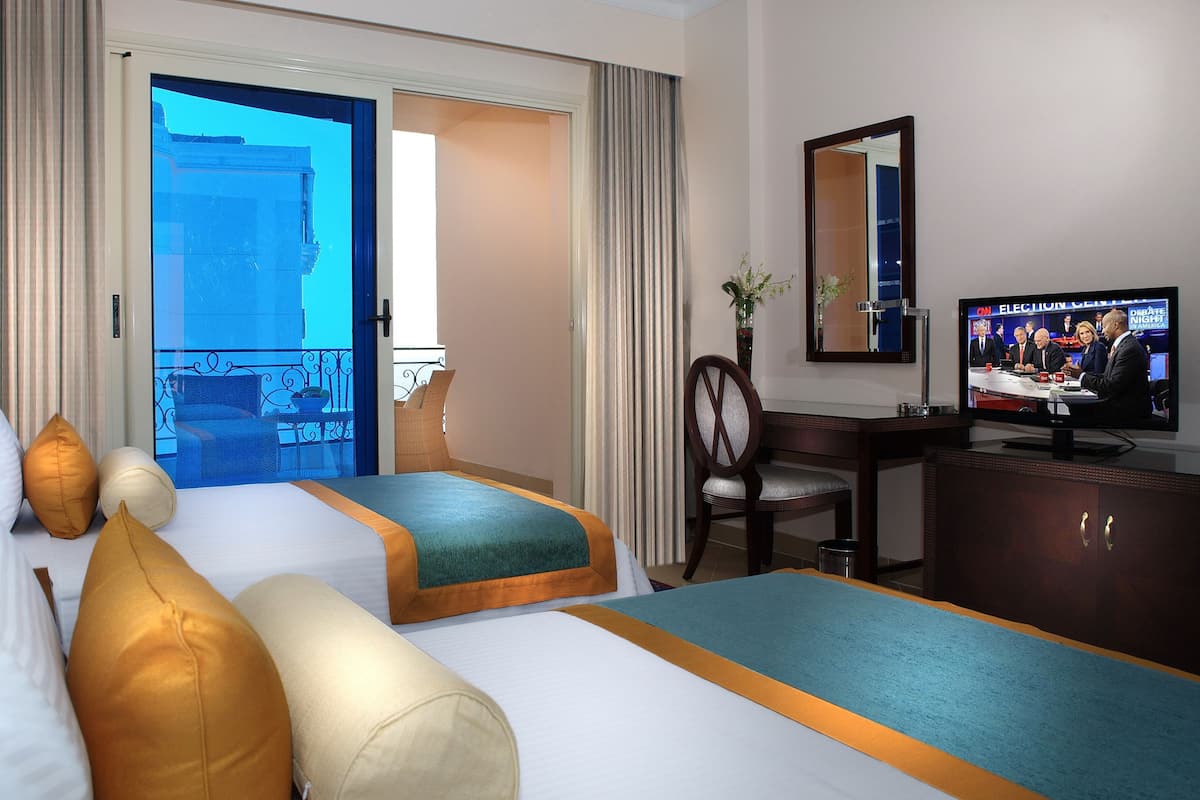 2 bedrooms, minibar, in-room safe, desk