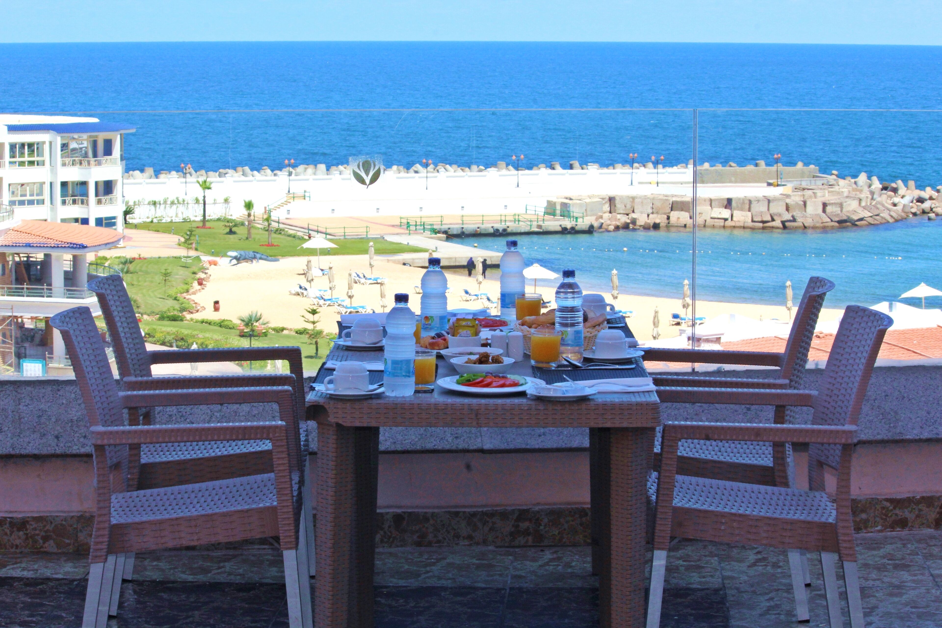 Desayuno buffet (USD 12 por persona) 