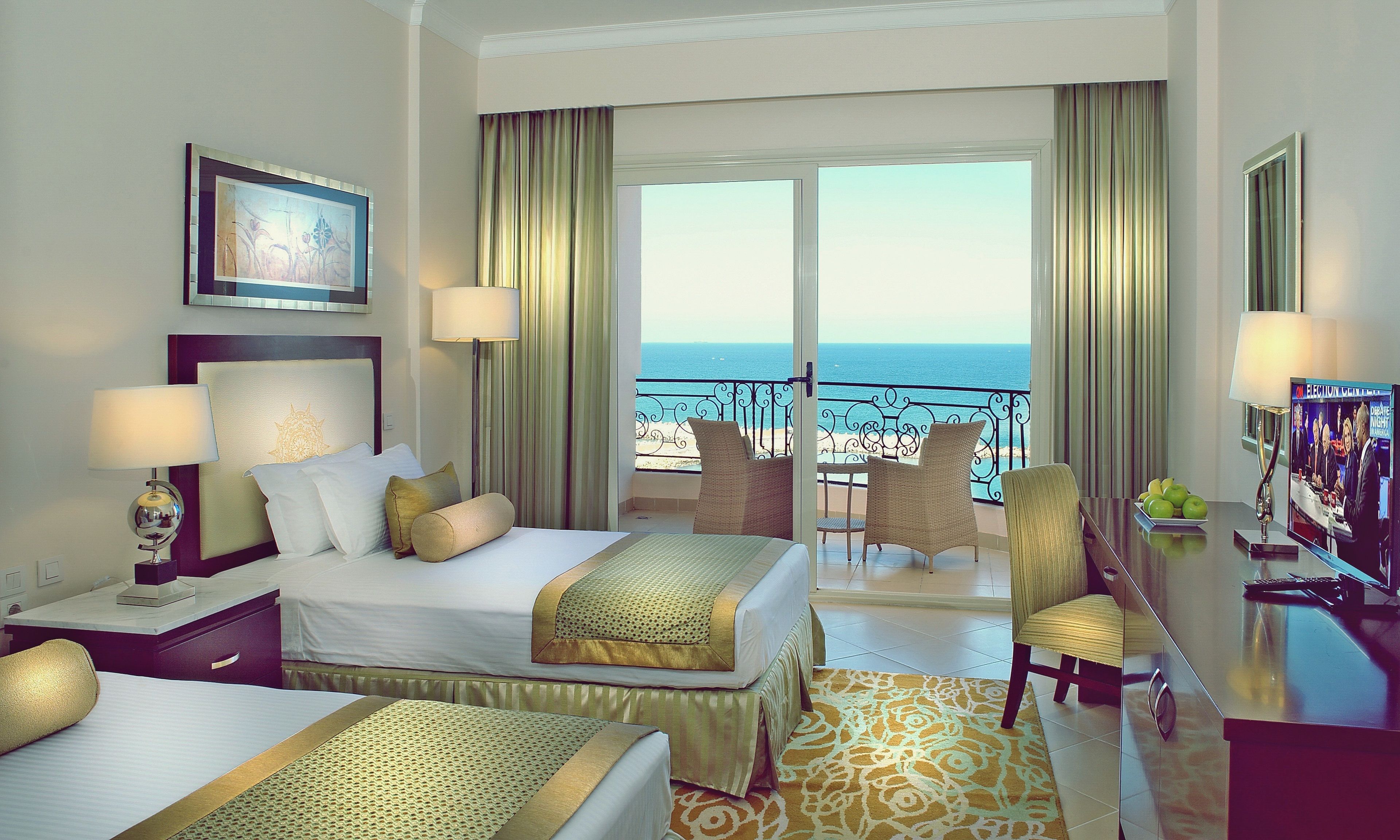 迷你吧、客房内保险箱、办公桌、隔音