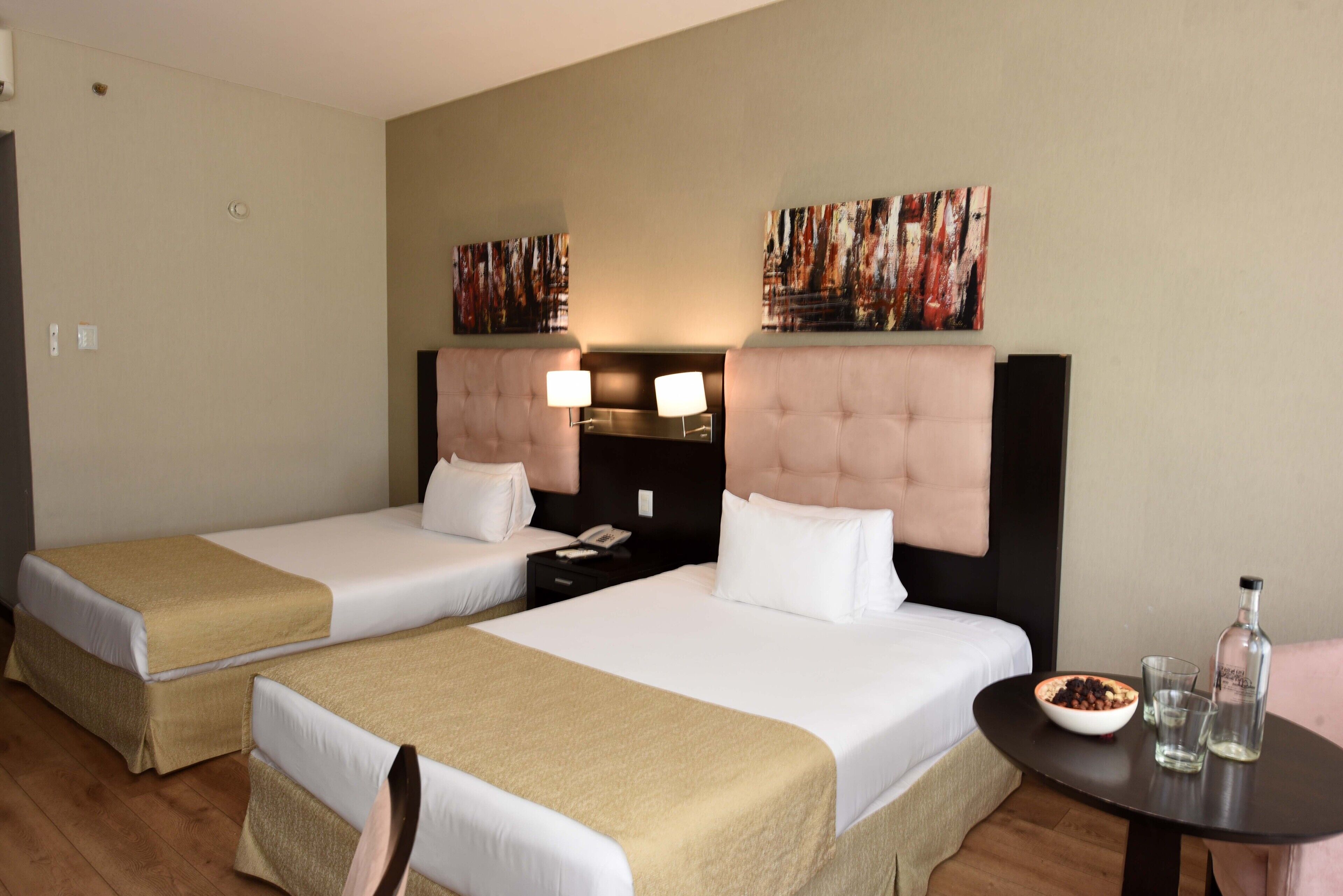 Literie de qualité supérieure, surmatelas, minibar