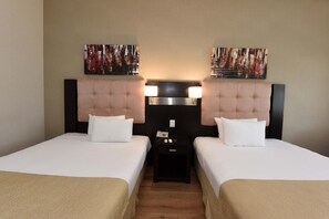 Premium bedding, pillow-top beds, minibar, in-room safe - Howard Johnson by Wyndham Ezeiza Convention Center (Tristan Suarez)