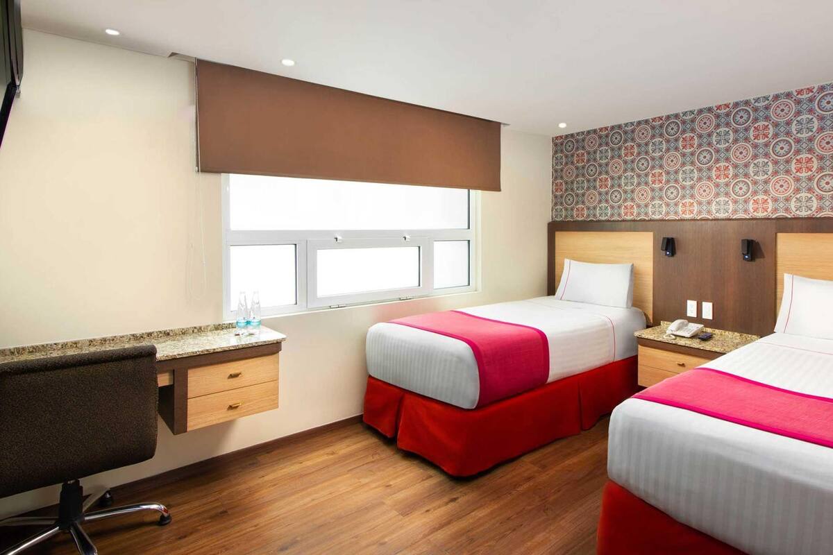 Premium bedding, in-room safe, desk, laptop workspace