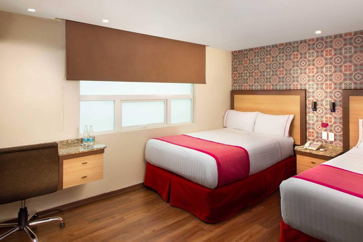 Premium bedding, in-room safe, desk, laptop workspace