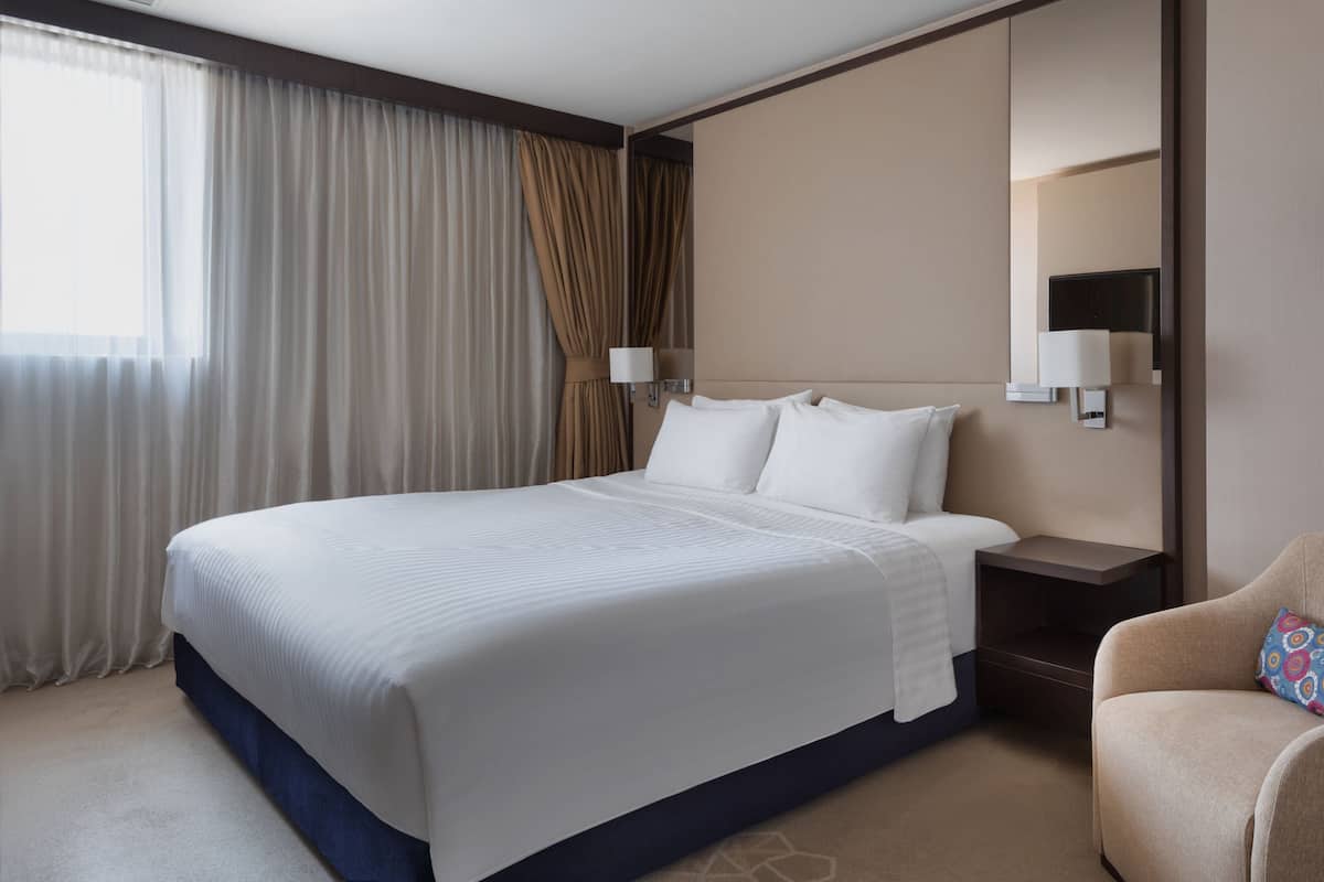Executive kamer, 1 tweepersoonsbed, niet-roken (Lounge Access) | Lakens van Egyptisch katoen, luxe beddengoed, donzen dekbedden