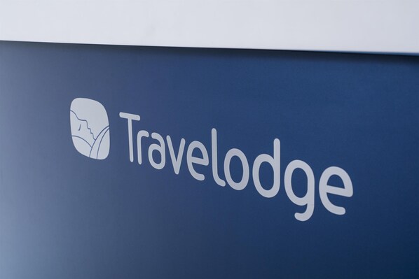 Reception - Travelodge Crawley (Crawley)