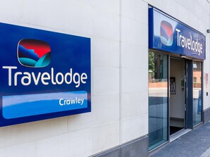 Exterior - Travelodge Crawley (Crawley)