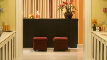 Welcome to SPA ORANGE, where guests can check in and unwind in a clean and inviting space.