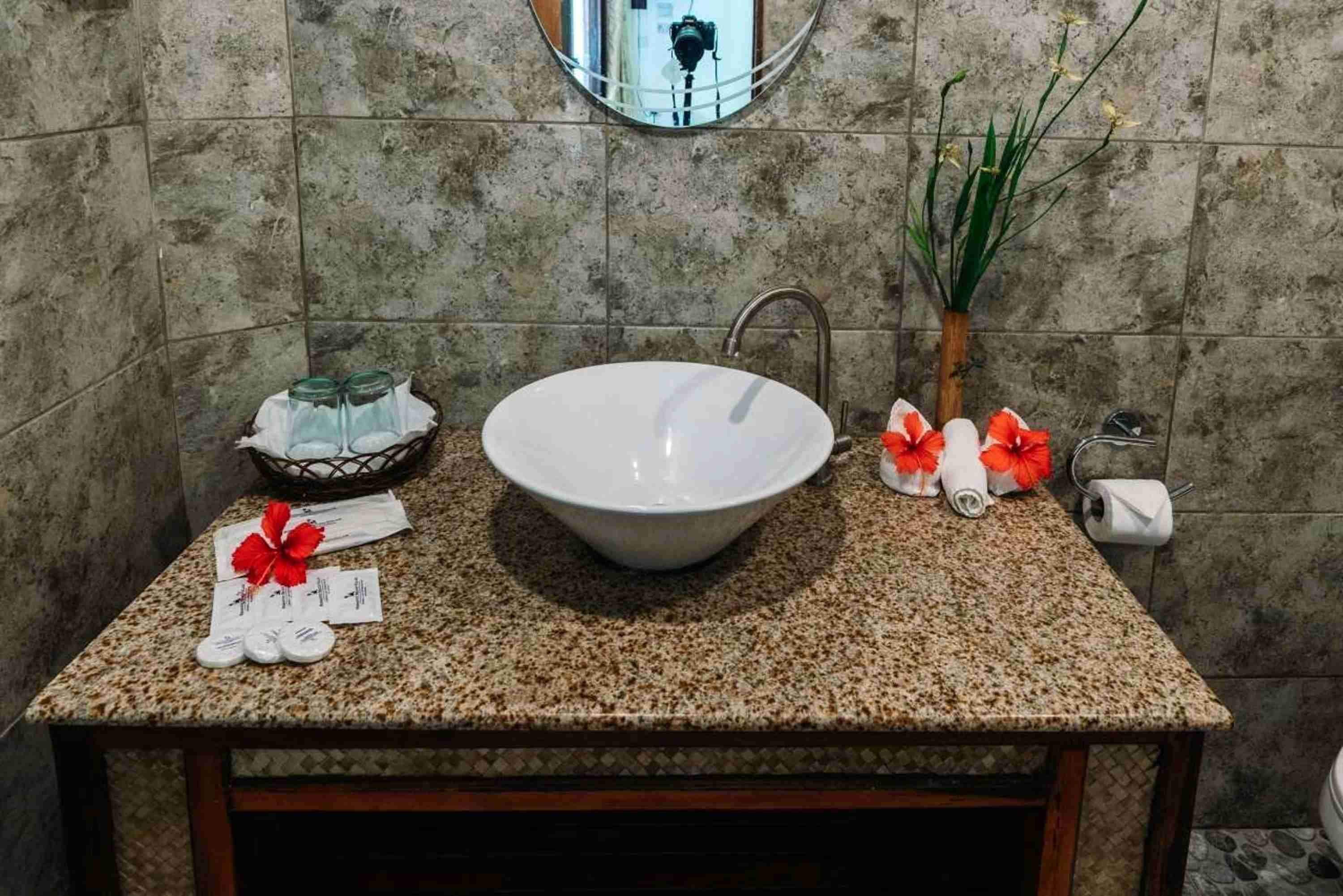 deluxe double room, 1 bedroom | bathroom | shower, bidet, towels