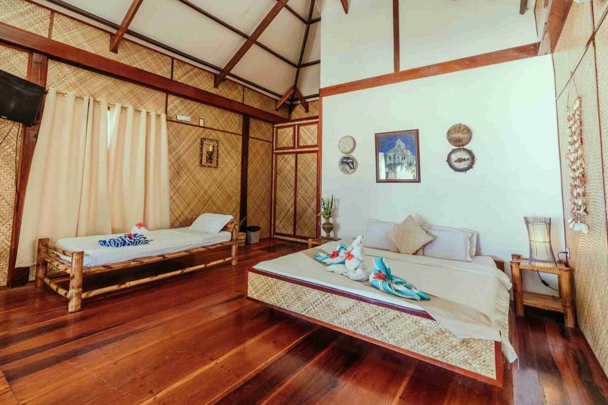 Ocean View Room | 高档床上用品、迷你吧、办公桌、婴儿床