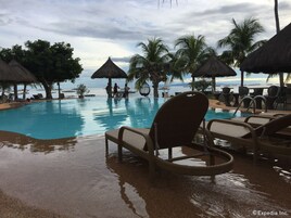Outdoor pool, pool umbrellas, sun loungers