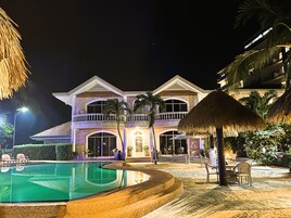 Façade de l’hébergement  – soirée/nuit